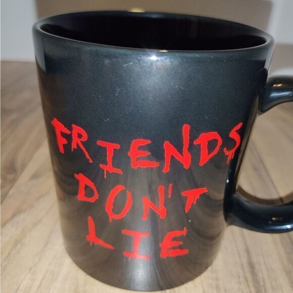 Netflix Stranger Things Black 20oz Mug 'Friends Don't Lie' - Picture 7 of 8